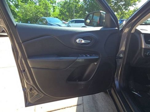 Used 2015 Jeep Cherokee Limited AWD/4WD image 10