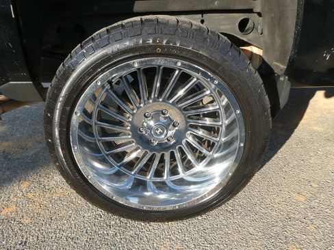 Used 2017 Chevrolet Silverado 1500 High Country image 33