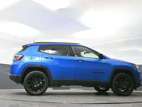 Used 2025 Jeep Compass Latitude w/ Altitude Special Edition AWD/4WD image 41