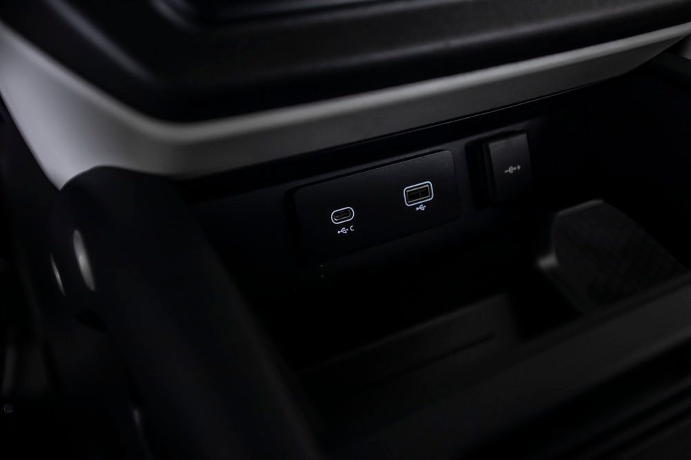 Used 2024 Land Rover Defender 130 S AWD/4WD image 38