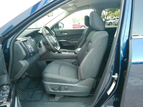 Used 2022 Nissan Pathfinder SV FWD image 12
