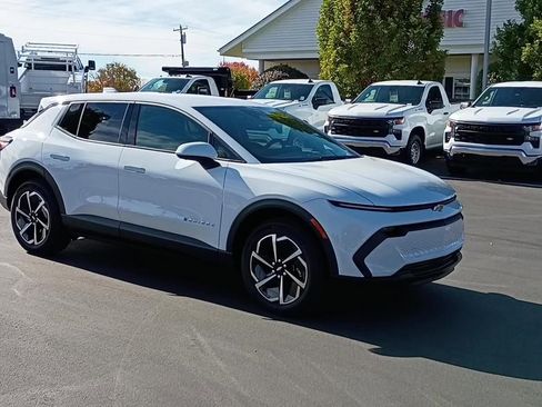 New 2026 Chevrolet Equinox EV LT image 3