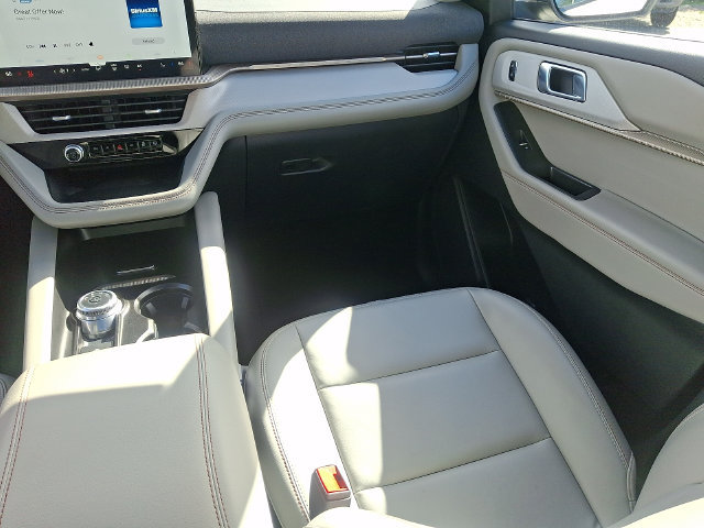 Used 2025 Ford Explorer Active w/ Active Comfort Package AWD/4WD image 19