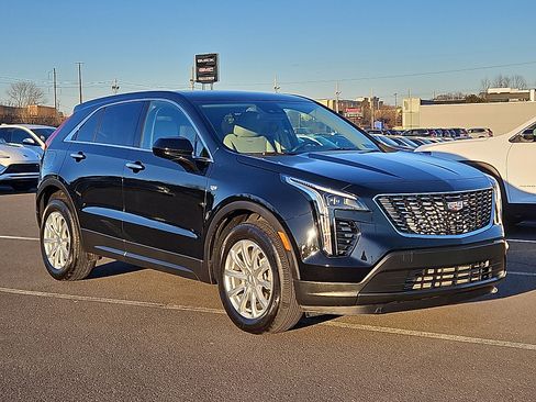 Used 2023 Cadillac XT4 Luxury w/ Cold Weather Package image 1