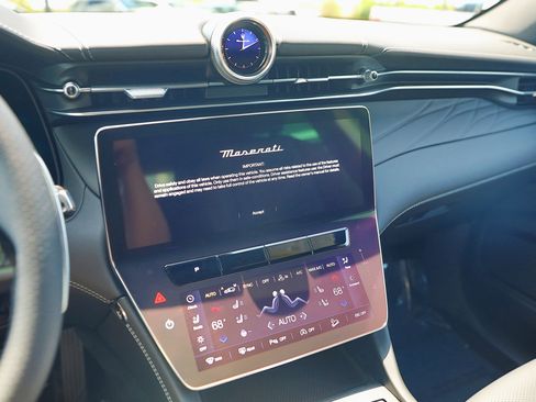 New 2024 Maserati Grecale GT image 25