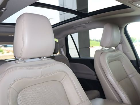 Used 2021 Lincoln Aviator Reserve w/ Equipment Group 201A RWD image 48