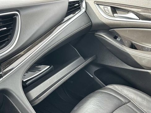 Used 2019 Buick Enclave Avenir w/ Avenir Technology Package AWD/4WD image 32