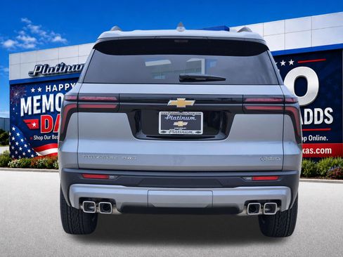 New 2026 Chevrolet Traverse LT w/ Sun and Wheel Package AWD/4WD image 8