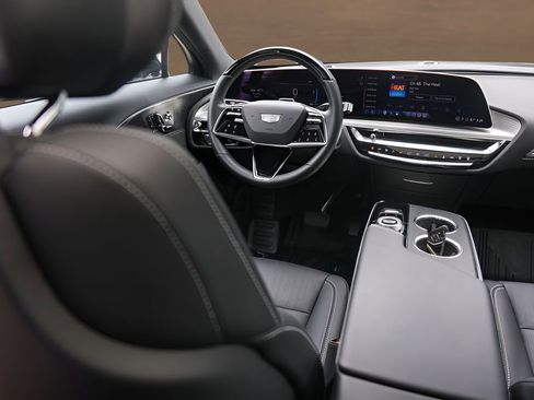 Certified 2025 Cadillac Lyriq Luxury w/ LPO, Floor Liner Package AWD/4WD image 25
