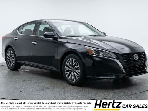 Used 2025 Nissan Altima 2.5 SV FWD image 1