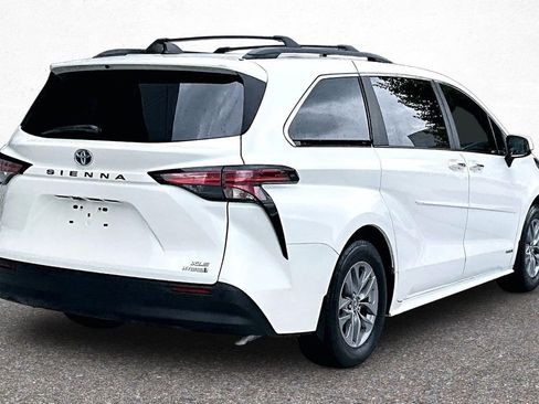 Used 2021 Toyota Sienna XLE FWD image 7