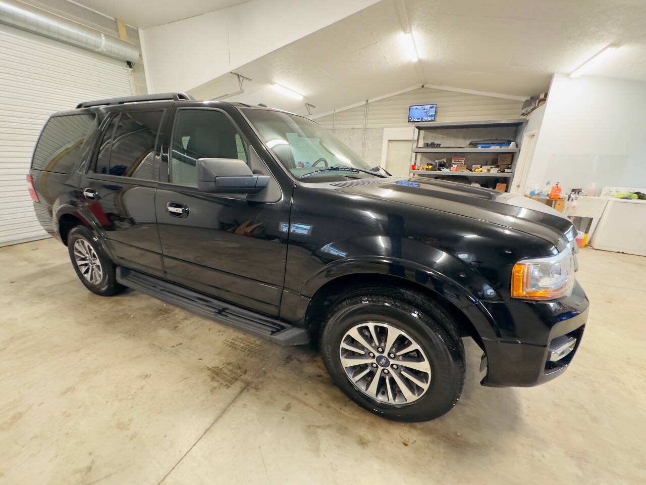 Used 2017 Ford Expedition XLT AWD/4WD image 8