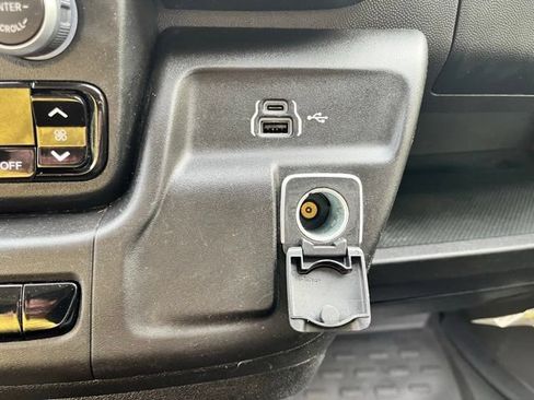 Used 2025 RAM ProMaster 2500 w/ U-Haul Equipment Group FWD image 34
