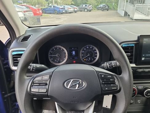 Used 2020 Hyundai Venue SE FWD image 24