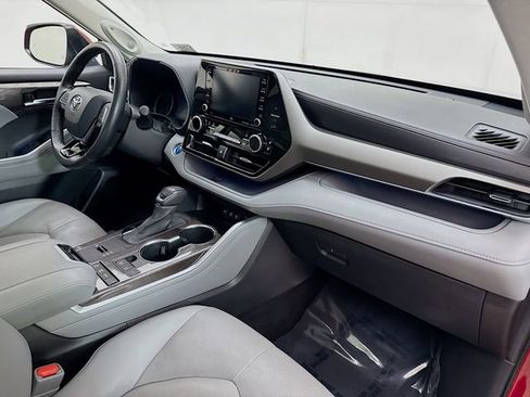Used 2021 Toyota Highlander Limited image 30