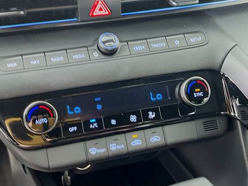 New 2025 Hyundai Elantra SEL image 12