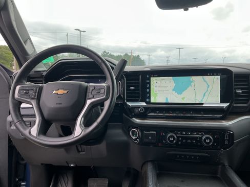 Used 2025 Chevrolet Silverado 2500 LT w/ Safety Package AWD/4WD image 7