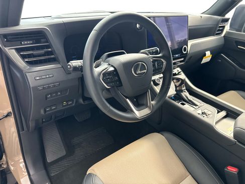 Used 2025 Lexus GX 550 AWD/4WD image 23