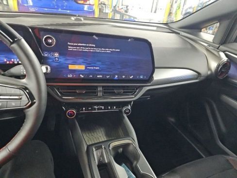 Used 2024 Chevrolet Equinox EV RS FWD image 11