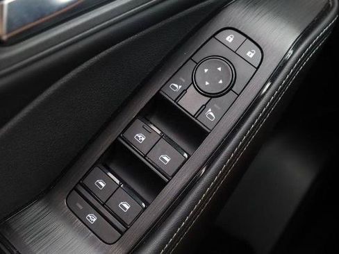 Certified 2025 Nissan Rogue SV AWD/4WD image 17