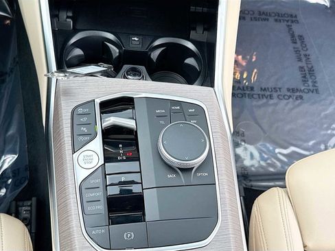 Certified 2025 BMW 330i xDrive Sedan w/ Premium Package AWD/4WD image 10