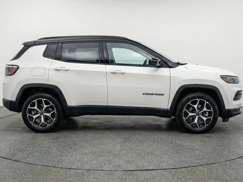 Used 2025 Jeep Compass Limited image 11