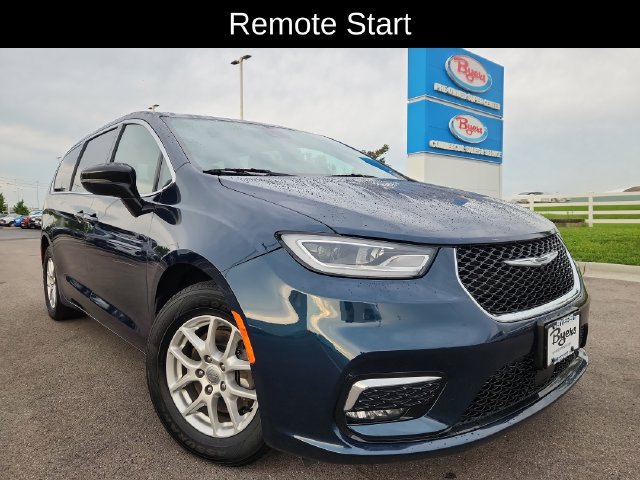 Used 2024 Chrysler Pacifica Touring FWD image 14