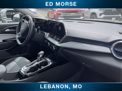 Used 2025 Chevrolet Trax LT w/ LT Convenience Package FWD image 26