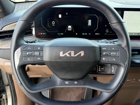 Used 2024 Kia EV9 Land AWD/4WD image 15