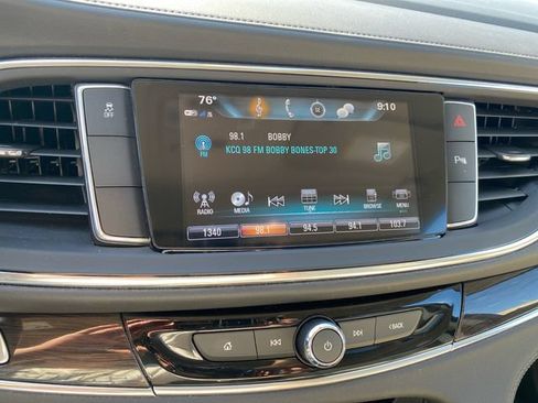 Certified 2018 Buick Enclave Essence FWD image 21