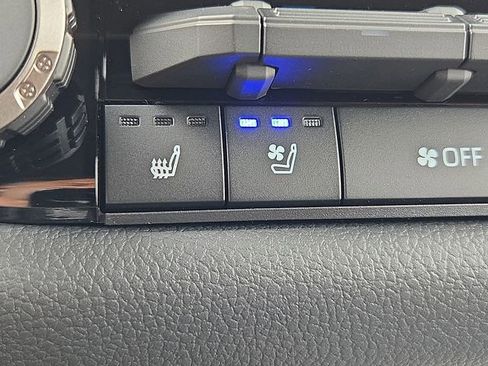 New 2026 Toyota Tundra Limited AWD/4WD image 19