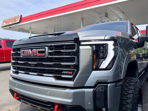 Used 2024 GMC Sierra 2500 AT4 w/ Technology Package AWD/4WD image 17
