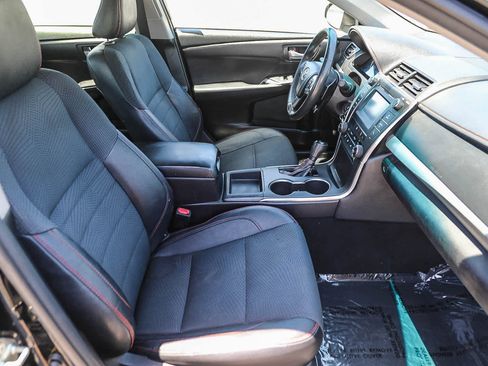Used 2017 Toyota Camry SE FWD image 16