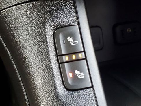 Used 2018 GMC Acadia SLE image 18