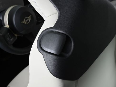 Certified 2025 MINI Cooper 2-Door Hardtop image 24