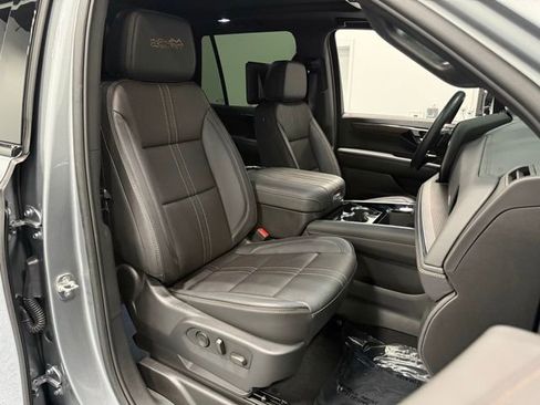 Used 2025 Chevrolet Tahoe High Country AWD/4WD image 41