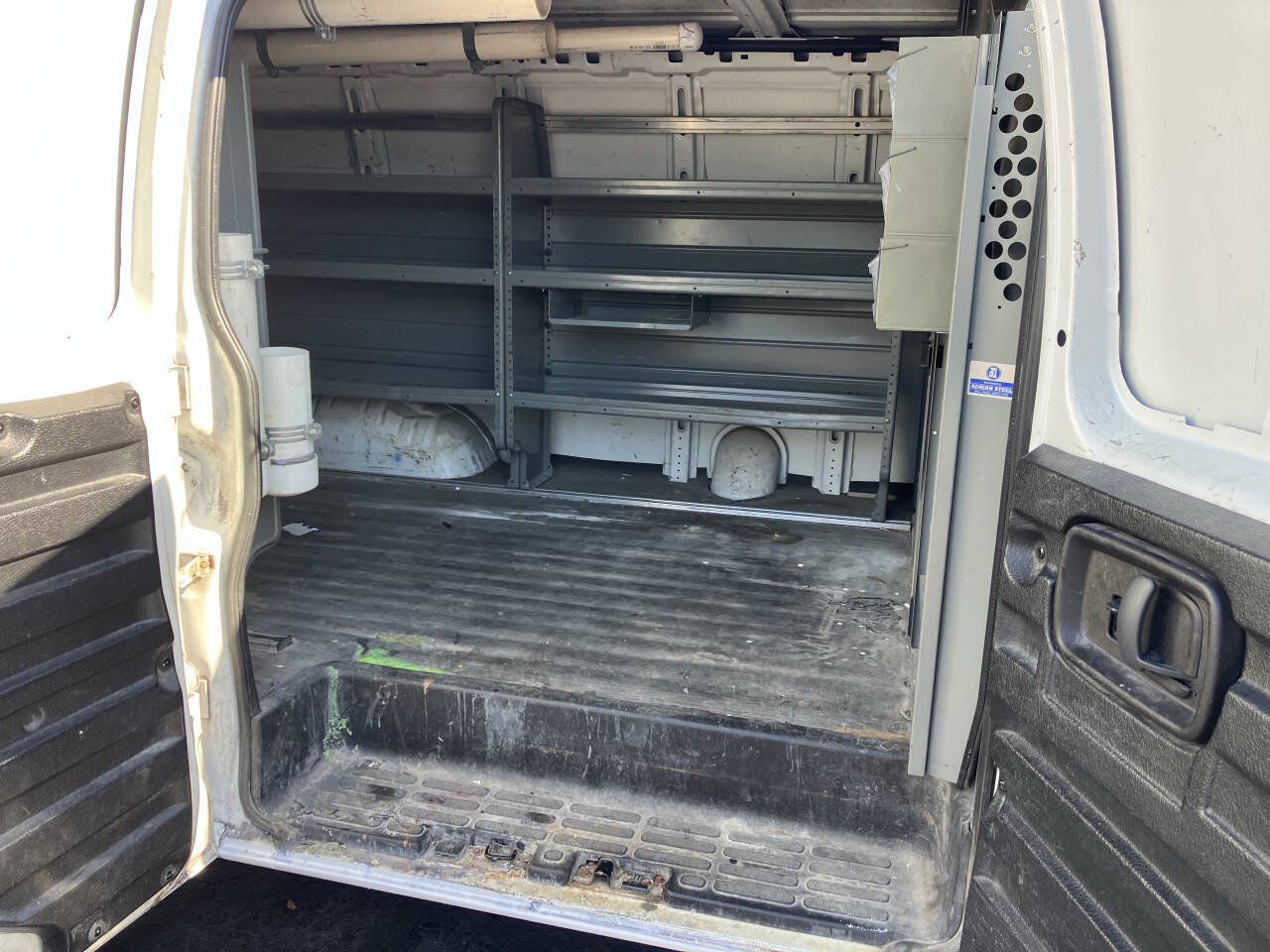Used 2010 Chevrolet Express 2500 RWD image 26