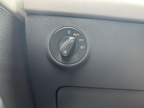 Used 2023 Volkswagen Taos SE w/ Black Wheel Package image 19