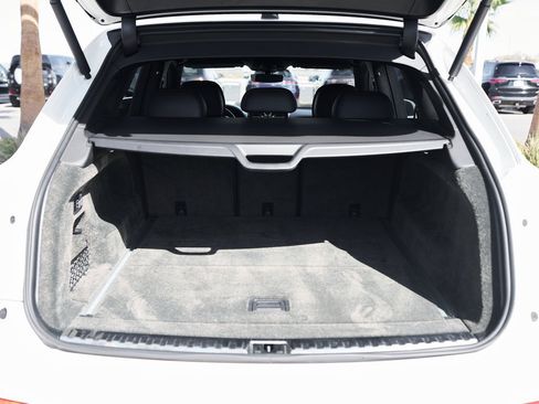 Used 2022 Bentley Bentayga image 24