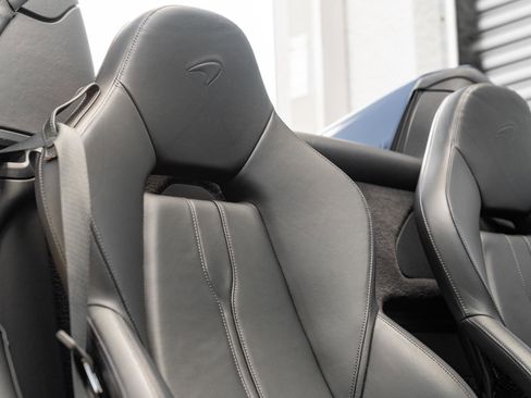 Used 2020 McLaren 570S Spider RWD image 12