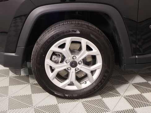 Used 2025 Jeep Compass Latitude image 17