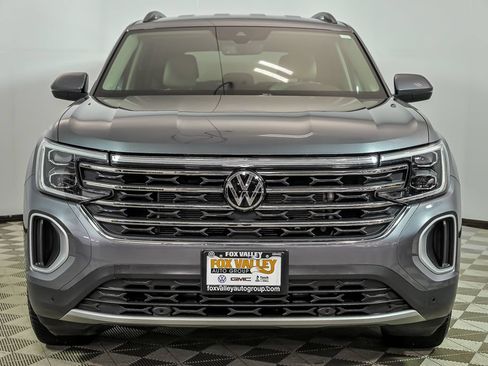 Certified 2024 Volkswagen Atlas SE w/ Black Wheel Package AWD/4WD image 4