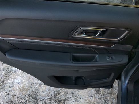 Used 2019 Ford Explorer Limited image 13