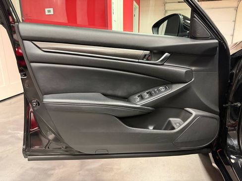 Used 2018 Honda Accord Sport image 28