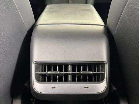 Used 2023 Tesla Model Y Long Range AWD/4WD image 32