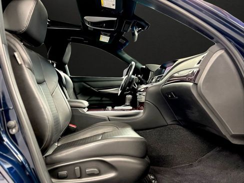 Used 2019 INFINITI Q70 Luxe image 22