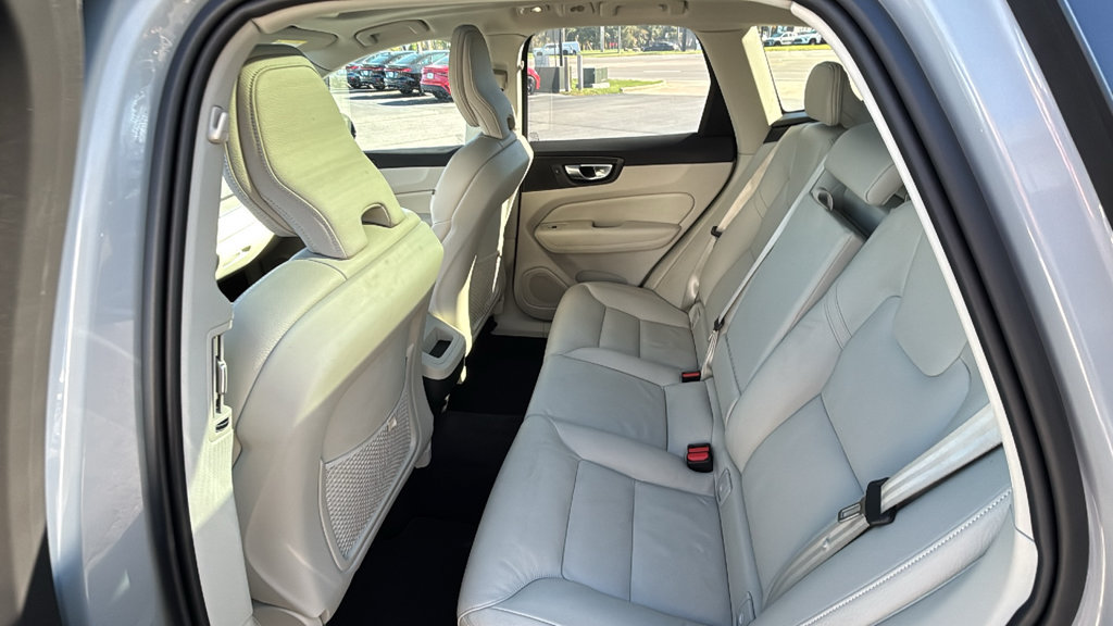 Certified 2025 Volvo XC60 B5 Plus w/ Climate Package AWD/4WD image 11