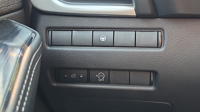 Used 2023 Nissan Rogue SV FWD image 17