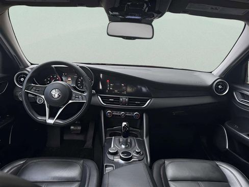 Used 2019 Alfa Romeo Giulia AWD image 11