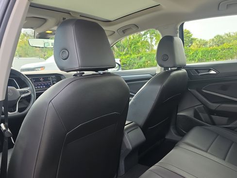 Used 2022 Volkswagen Jetta SE w/ Panoramic Sunroof Package FWD image 15